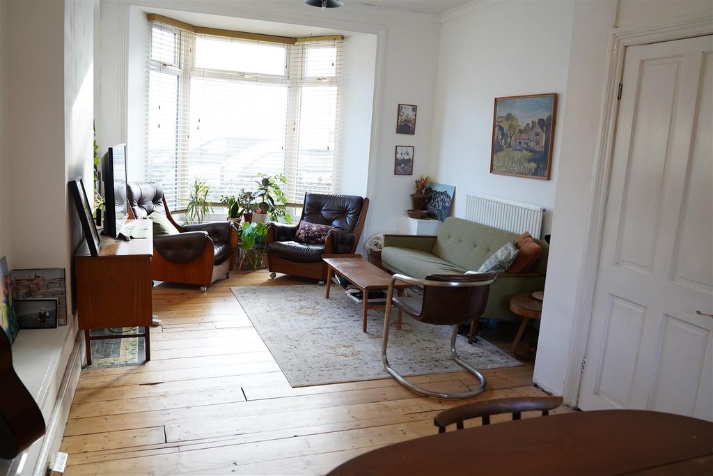 Property photo 2 of 18 Lounge / Dining Room