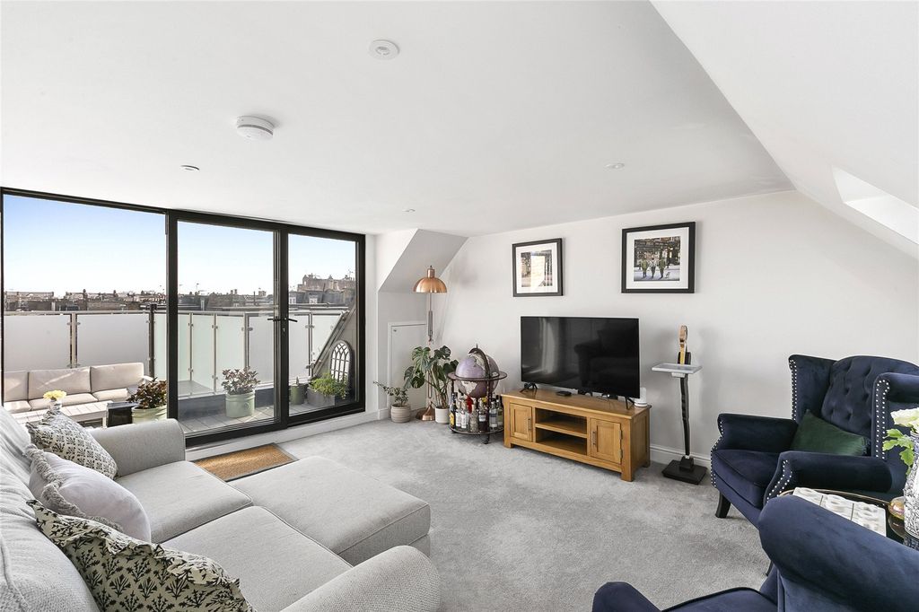 Property photo 3 of 14 Reception