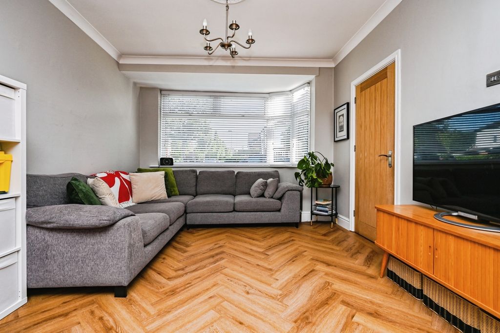 Property photo 3 of 18 Pbox-Img.Jpg