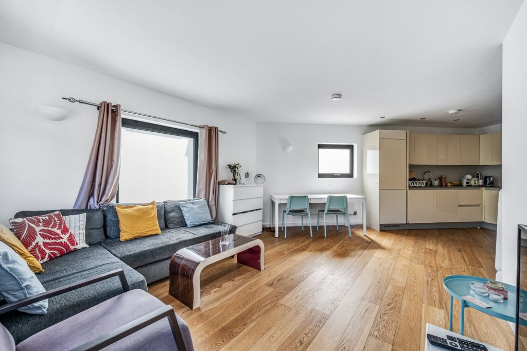 Property photo 3 of 15 5316402