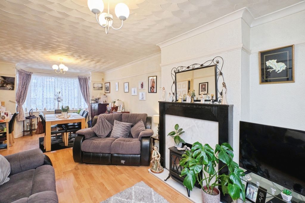 Property photo 2 of 17 Photo