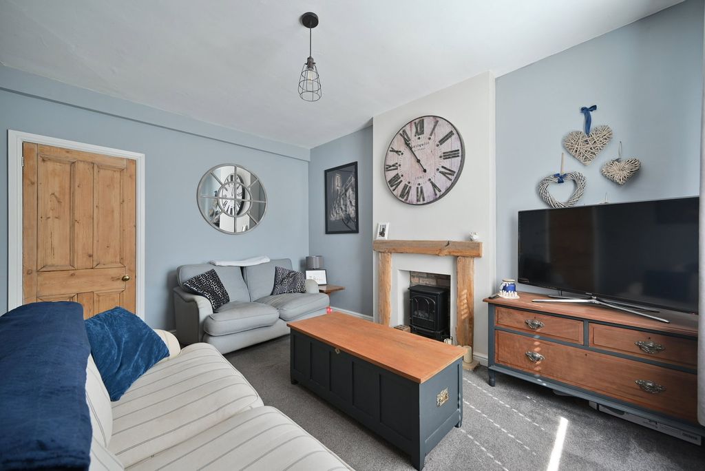 Property photo 2 of 27