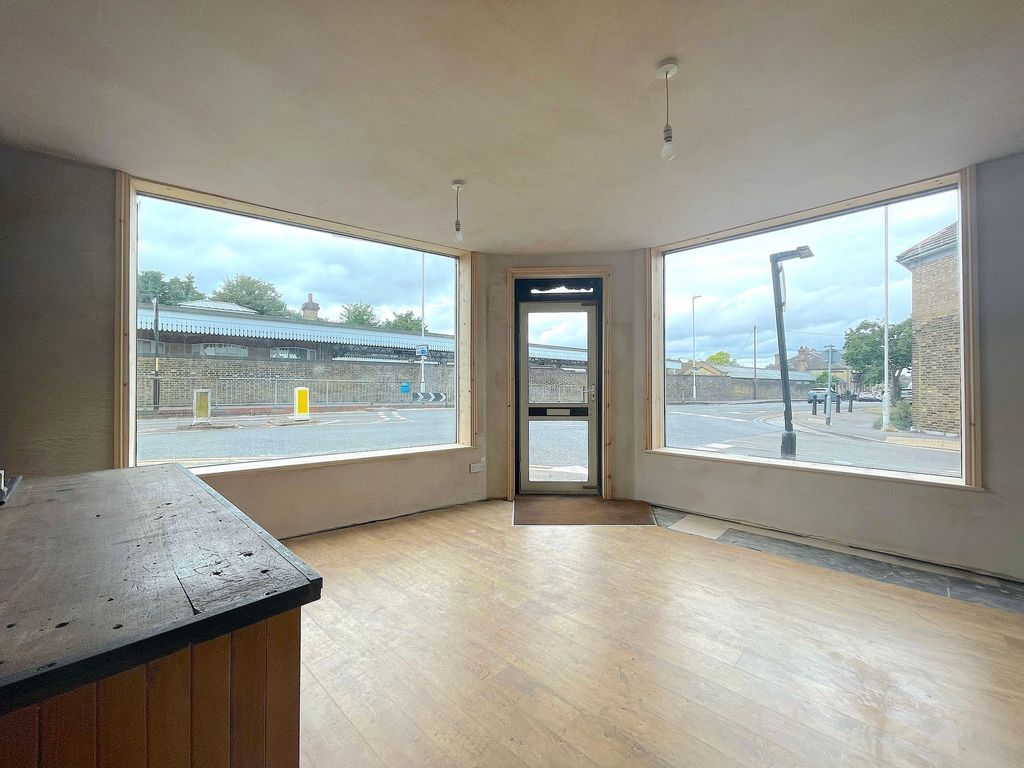 Property photo 1 of 12 Shop (1)