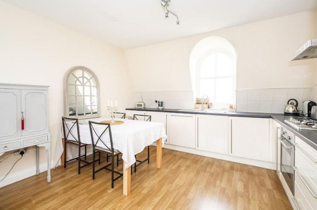 Property photo 3 of 8 Kitchen
