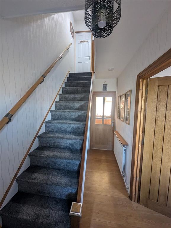 Property photo 2 of 16 Hallway.Jpg