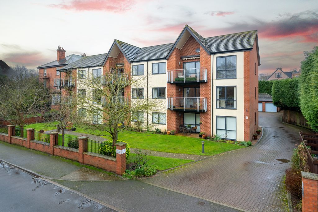 Property photo 1 of 17