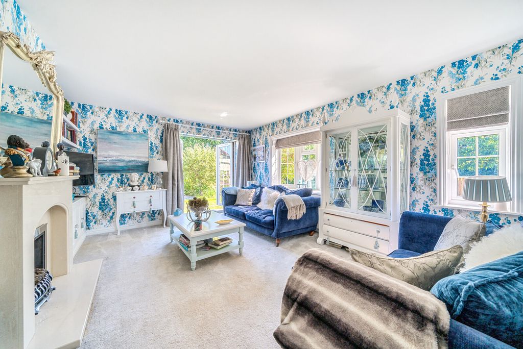Property photo 3 of 29 1313237-12-6852Fc...