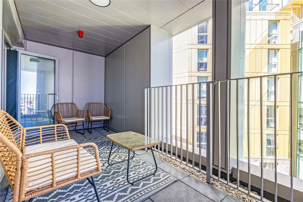 Property photo 1 of 17 Balcony