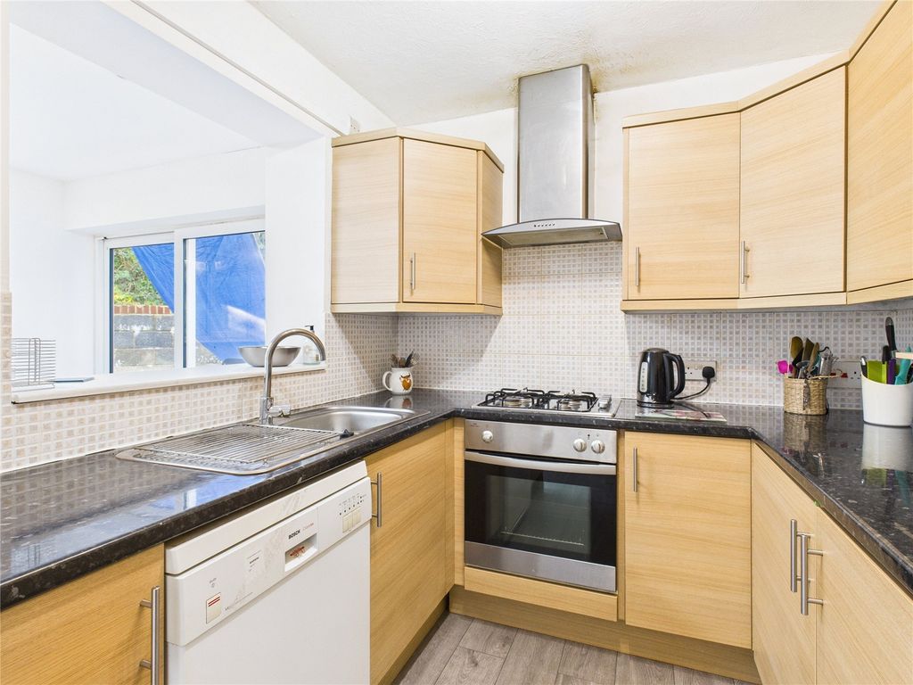 Property photo 2 of 11 Kitchen