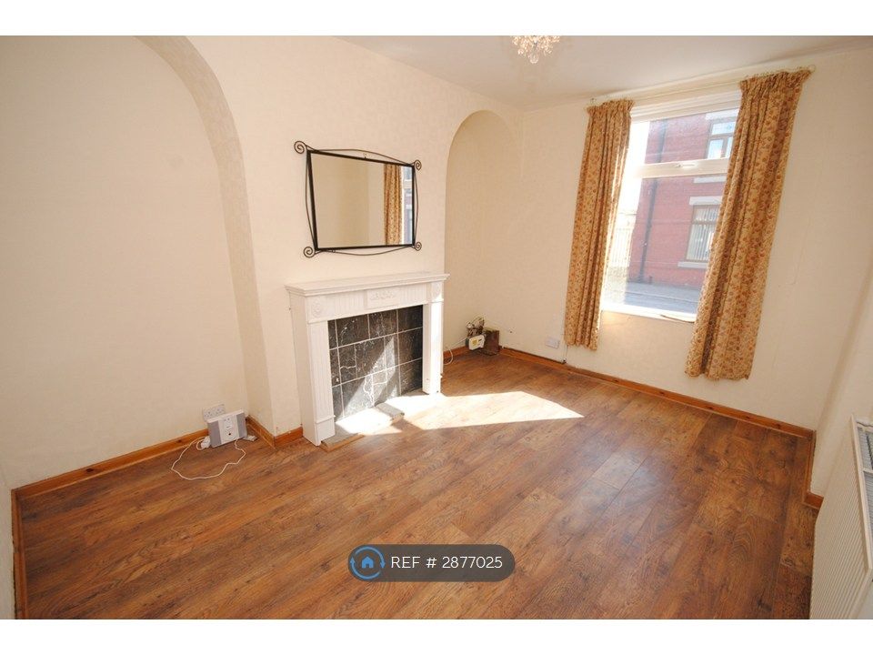 Property photo 2 of 10 Front Lounge