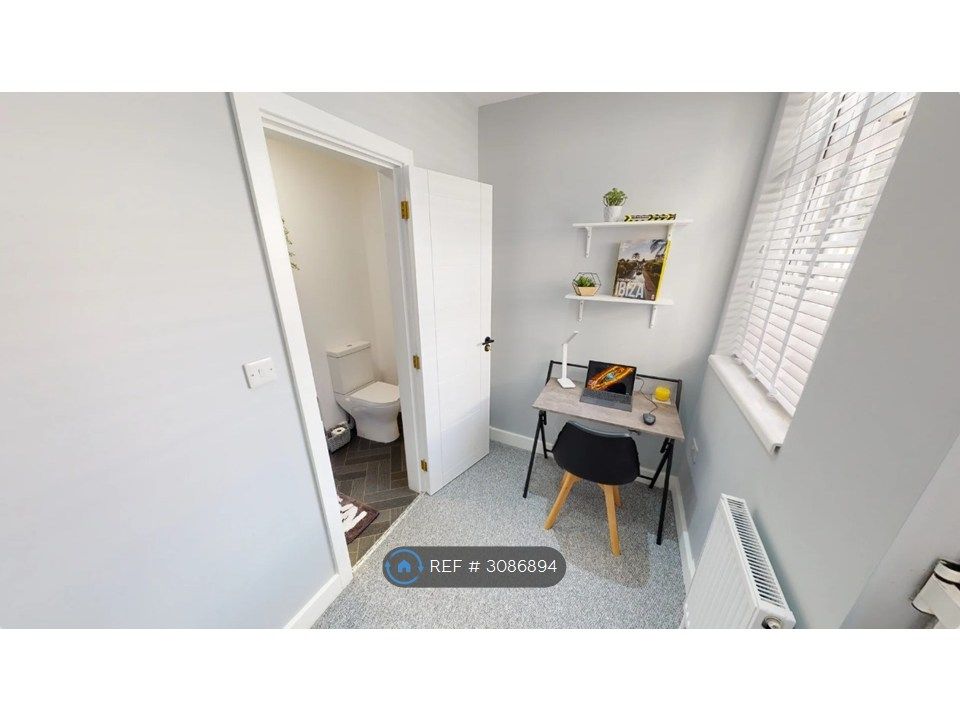 Property photo 2 of 6 Ensuite Bathroom