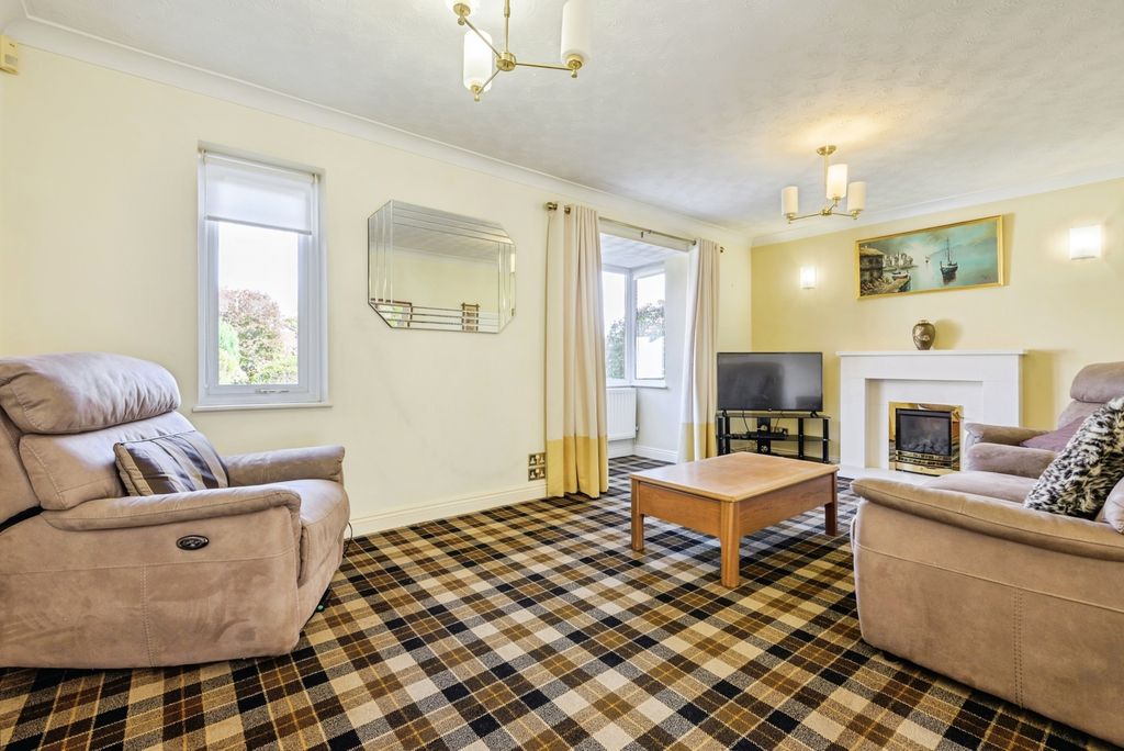 Property photo 3 of 17 Photo