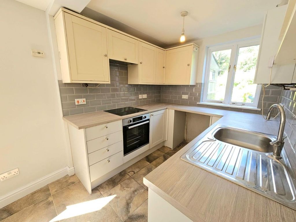 Property photo 3 of 8 Kitchen.Jpg