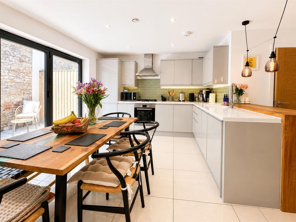 Property photo 3 of 21 Kitchen 2.Png