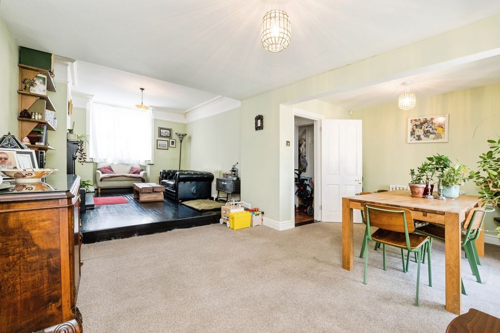 Property photo 3 of 20 Pbox-Img.Jpg