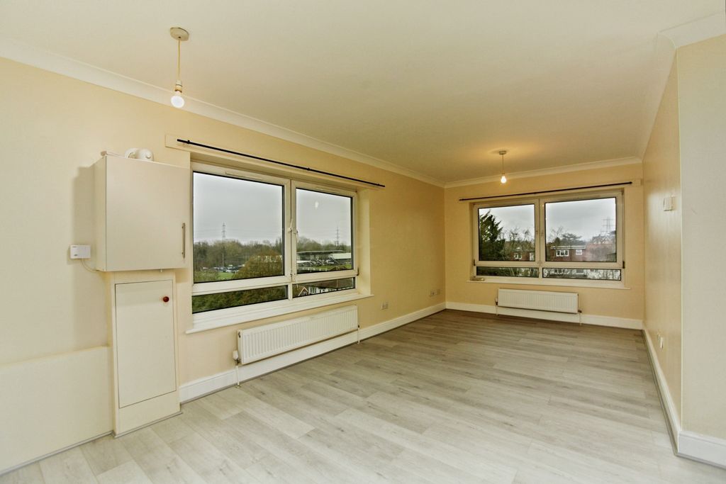 Property photo 3 of 17 Photo 2