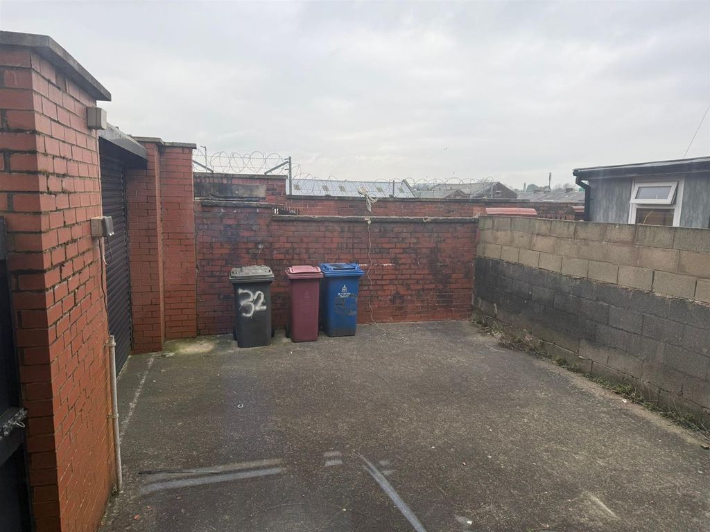 Property photo 3 of 12 Photo 3.Jpg