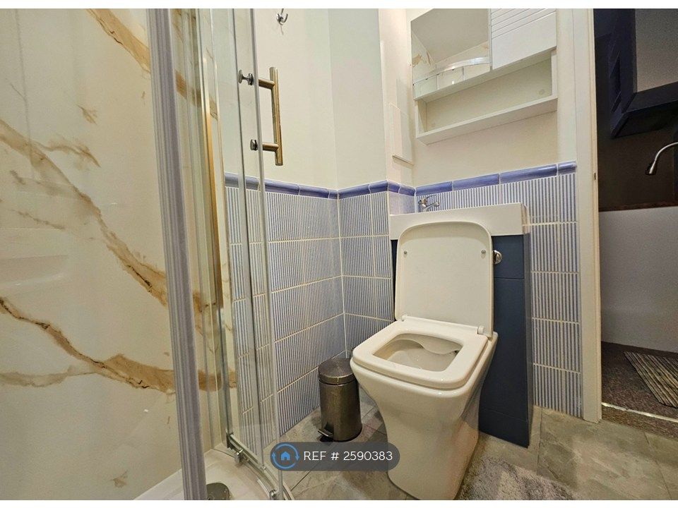 Property photo 3 of 9 Toilet