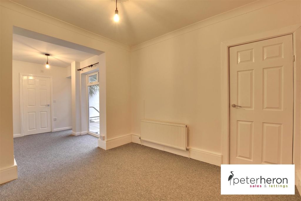 Property photo 3 of 12 Lounge/Dining Room