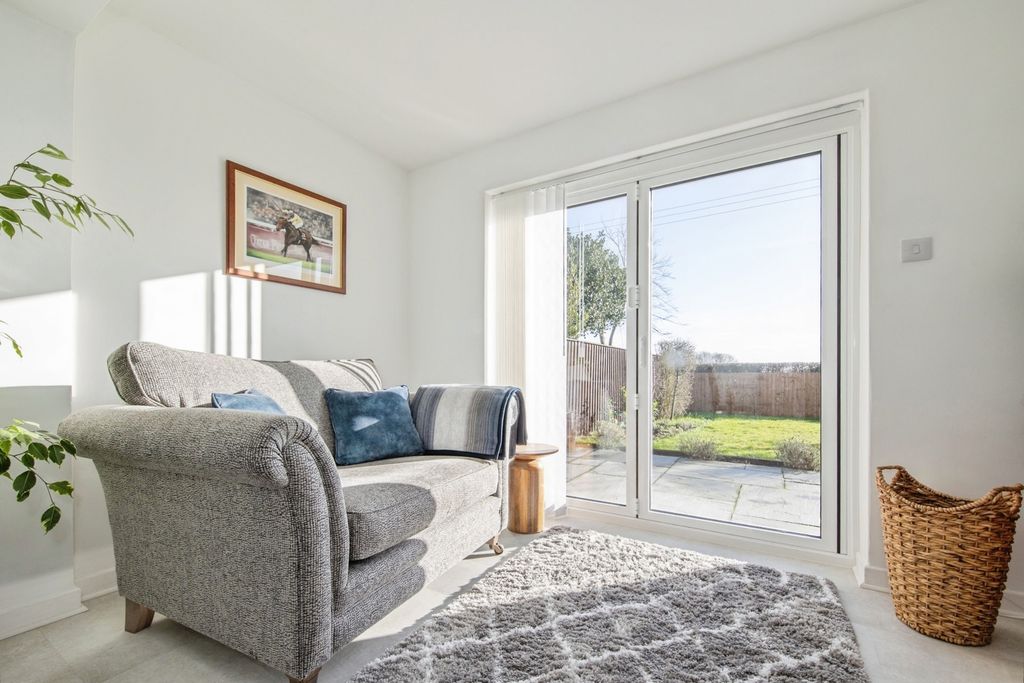 Property photo 3 of 22 Pbox-Img.Jpg