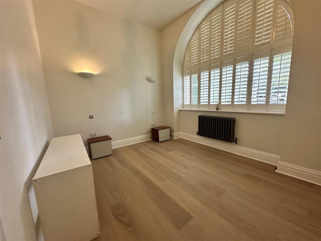 Property photo 3 of 12 Bedroom - Eh
