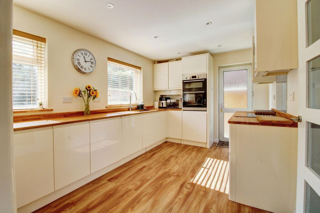 Property photo 2 of 16 Kitchen