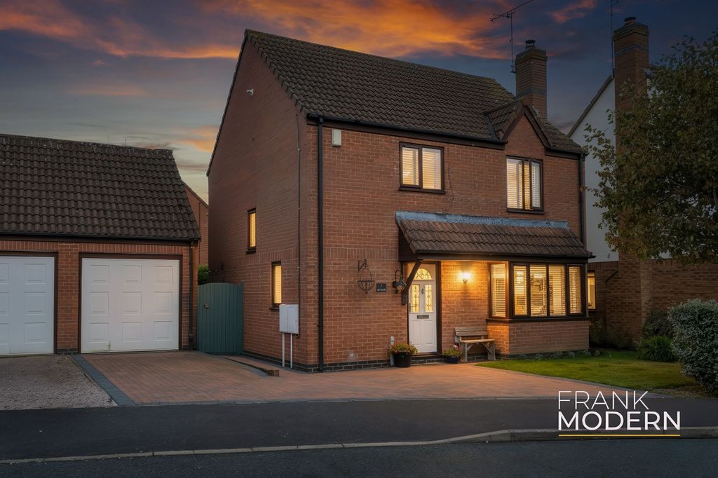 Property photo 1 of 28 Dusk