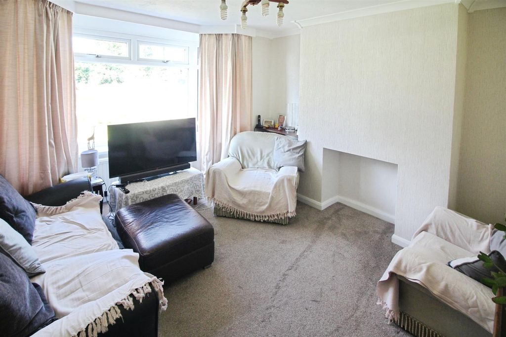 Property photo 2 of 13 Lounge