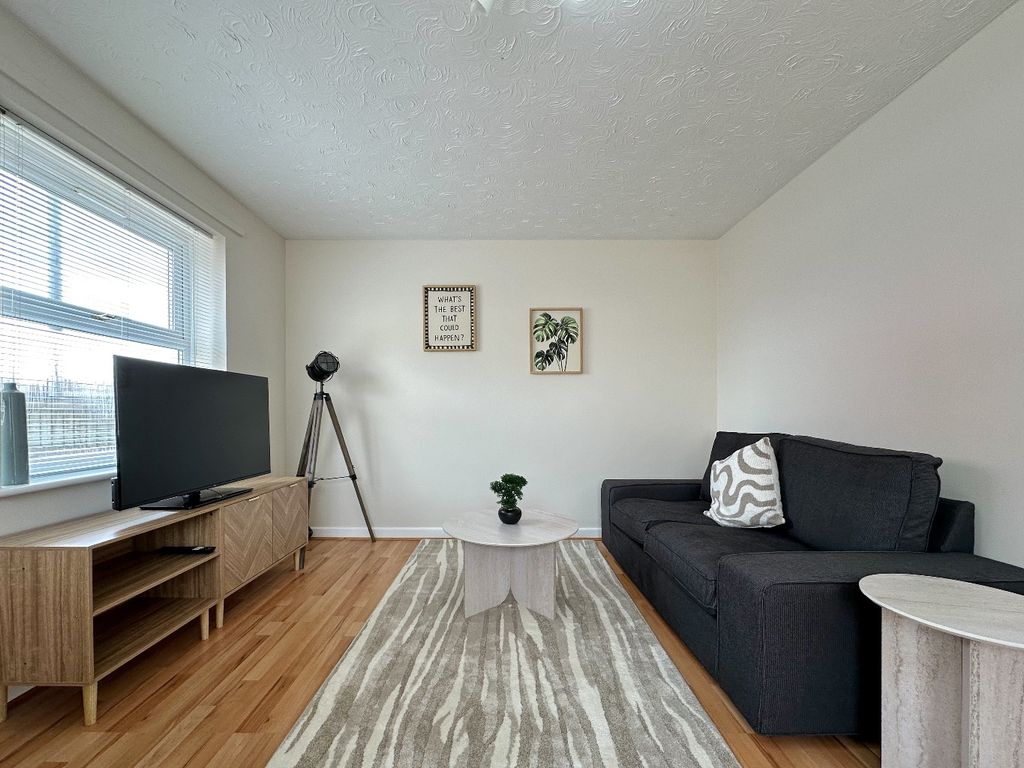 Property photo 3 of 14 4976004