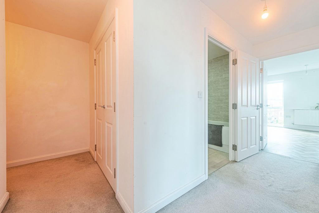 Property photo 2 of 19 Hallway