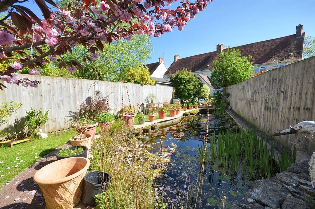 Property photo 2 of 12 Pond