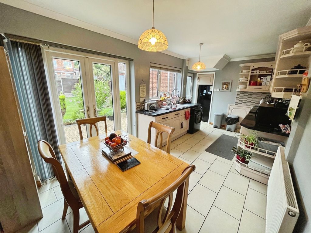 Property photo 3 of 14 Kitchen/Diner