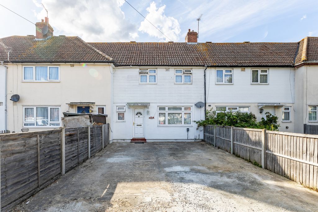 Property photo 1 of 20 3 Bedroom  , 2 Bathroom Mid Terrace  House For Sale , Hamilton Crescent , Jordan Close  Price £515000