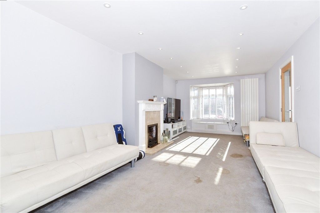 Property photo 1 of 12 Lounge