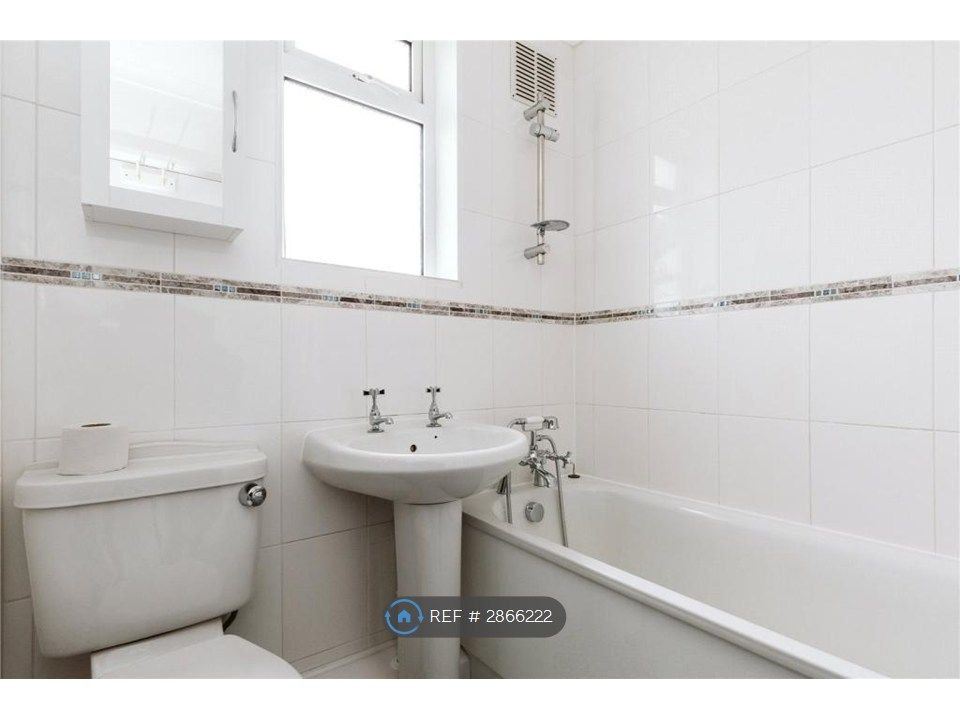 Property photo 3 of 10 Bathroom