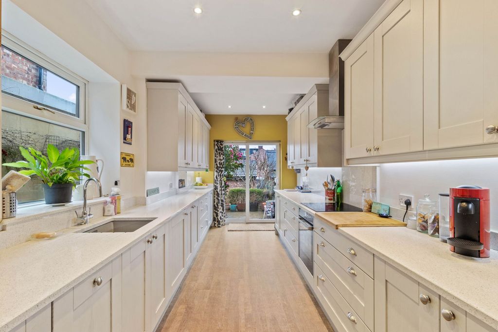 Property photo 3 of 21