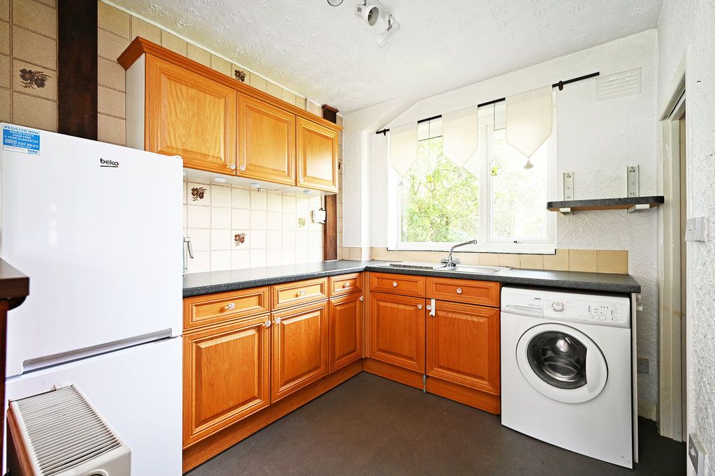 Property photo 3 of 25 Kitchen
