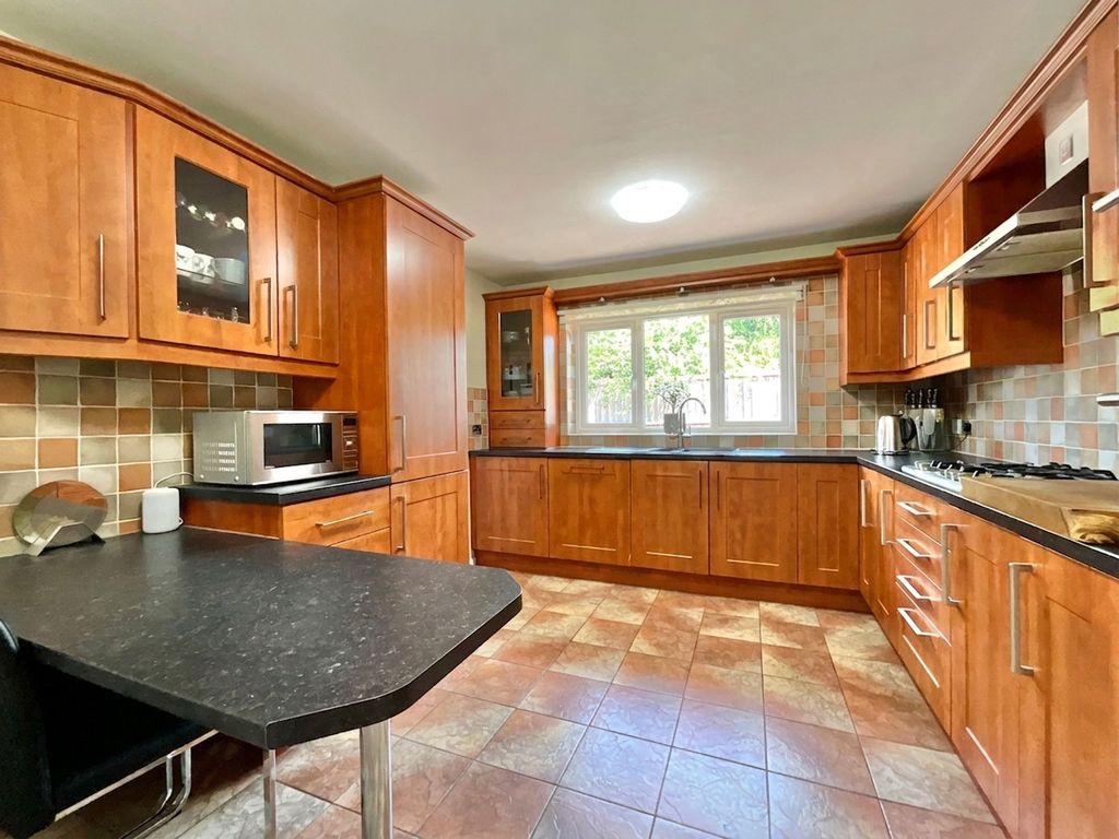 Property photo 2 of 24
