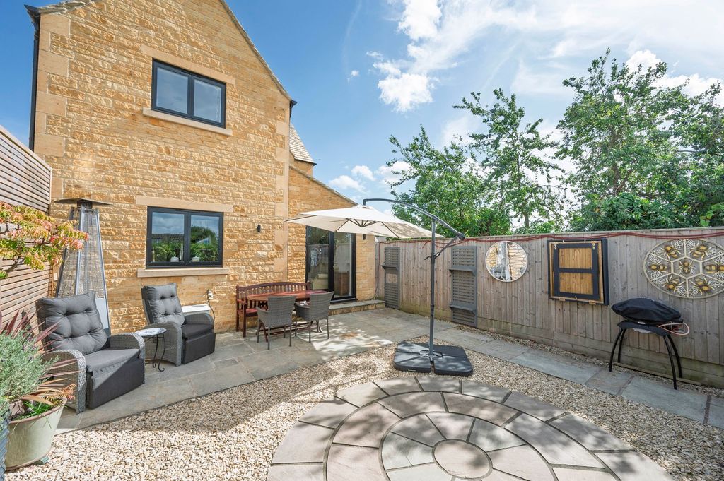 Property photo 2 of 22 Garden