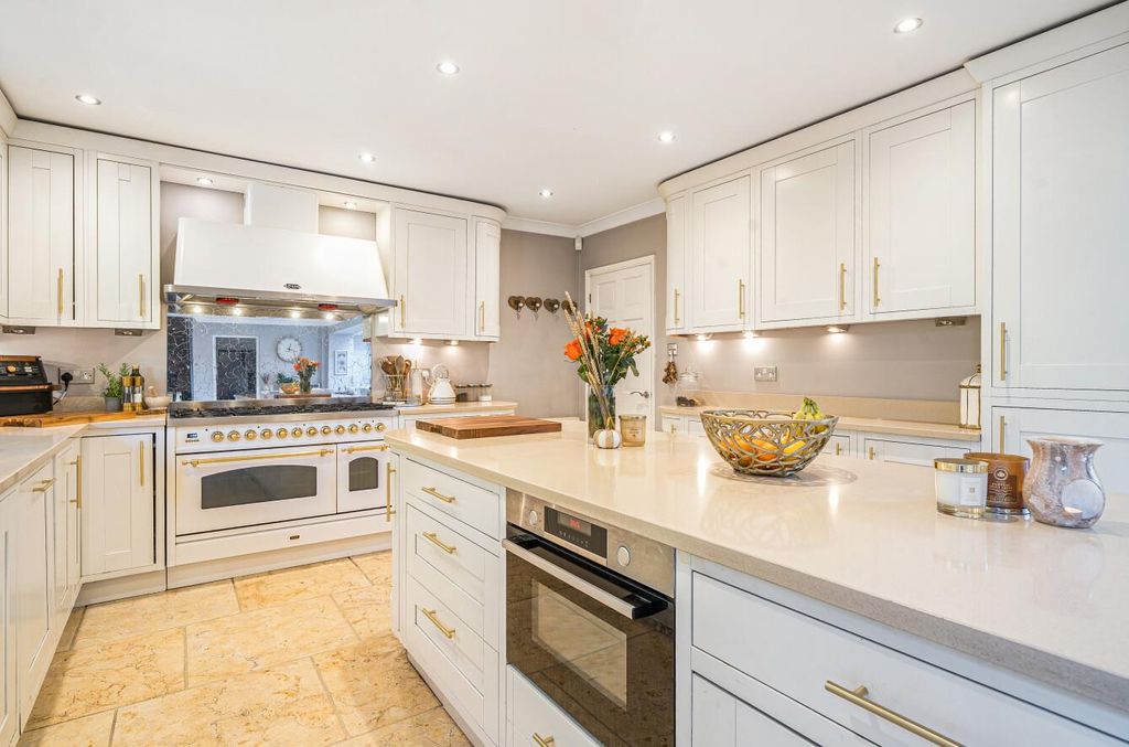 Property photo 3 of 45