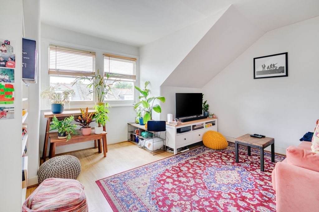 Property photo 1 of 10 Glebe Road