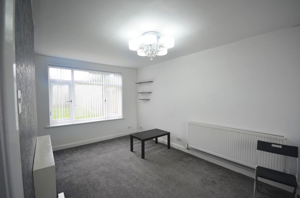 Property photo 3 of 9 Lounge .Jpg