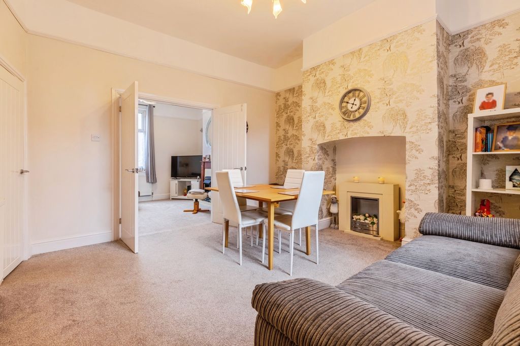 Property photo 3 of 17 Pbox-Img.Jpg