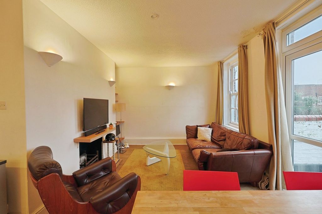 Property photo 3 of 20