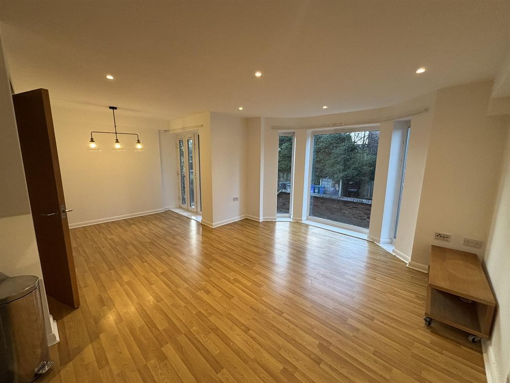 Property photo 2 of 22 Lounge Diner