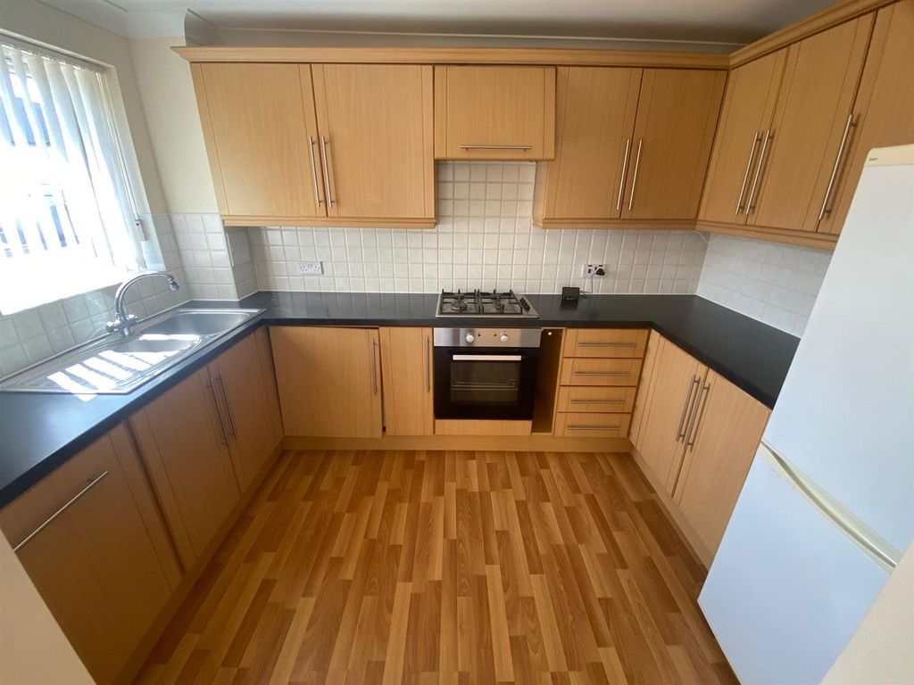 Property photo 2 of 10 Kitchen.Jpg