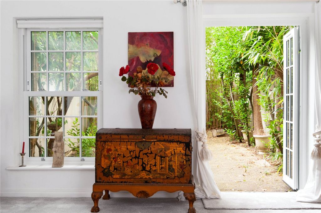 Property photo 2 of 16 Family Room