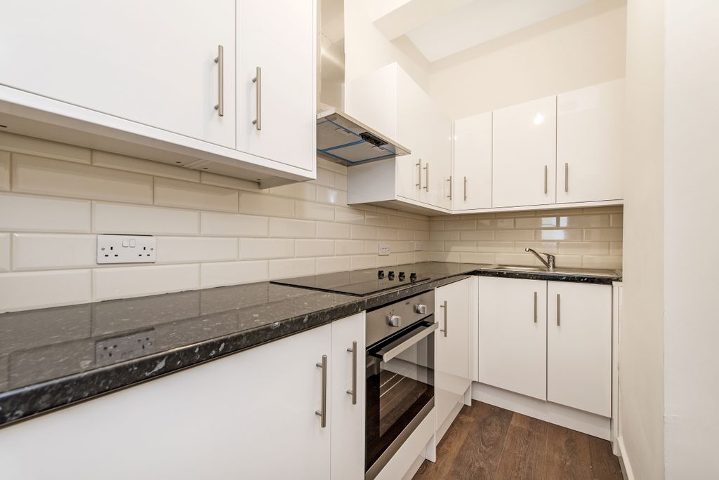 Property photo 3 of 9 Kitchen