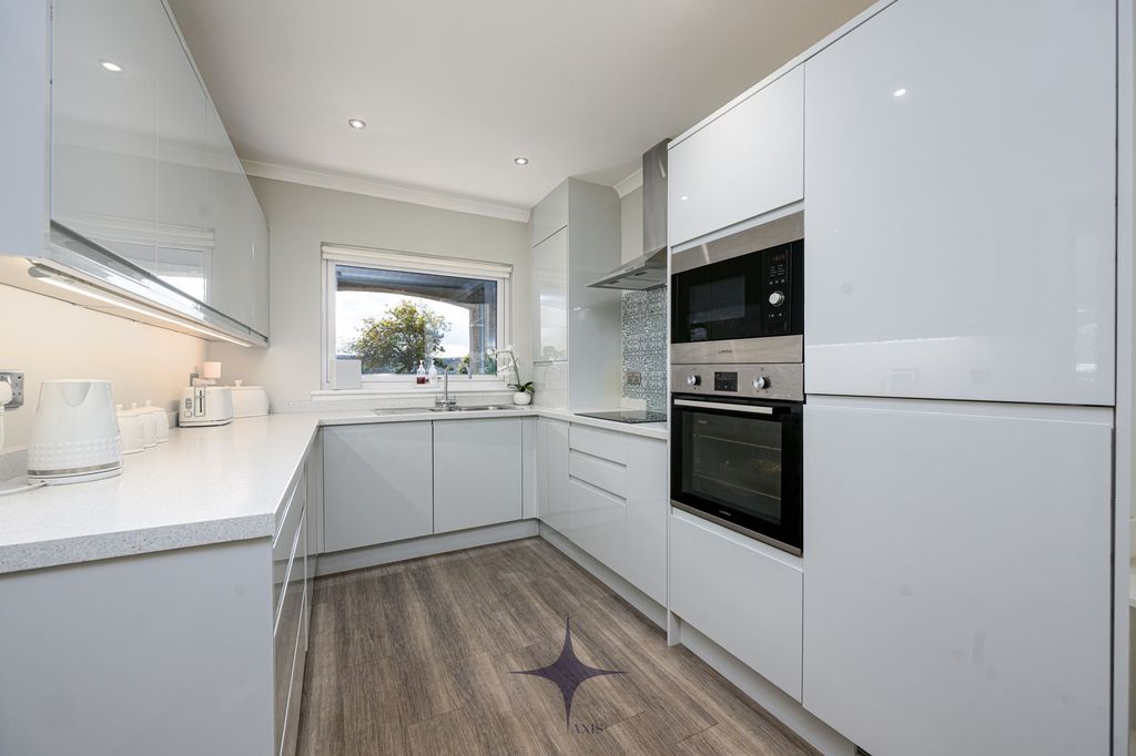 Property photo 2 of 16 Kitchen
