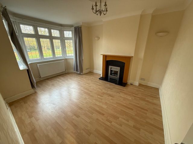 Property photo 3 of 10 Lounge